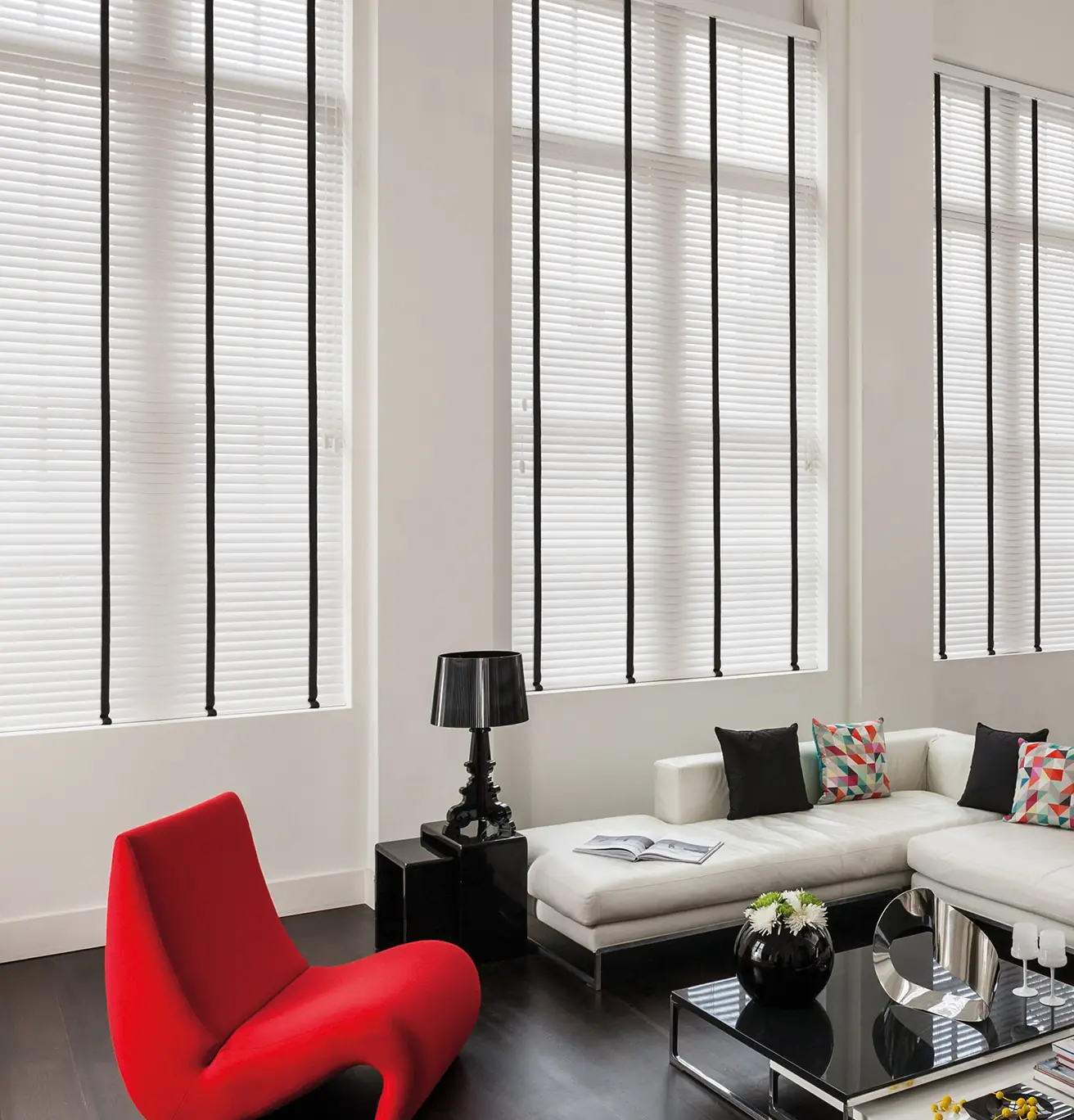 Jaloezieën in woonkamer